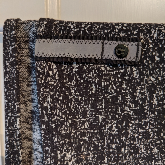 Lulu Vinyasa Scarf - Picture 4 of 5